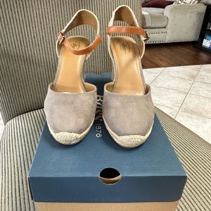 Bass Light Grey Espadrilles - size 7.5